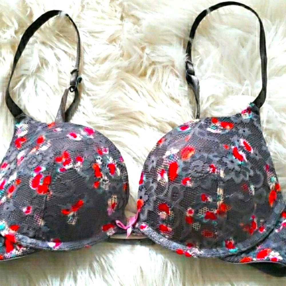 Xhilaration Size 32B T-Shirt /Push Up Bra